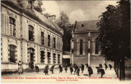 CPA Laigle Orne - Institution St.-Jean De Jeunes Filles Rue Du Maure Et Place Du Marché Aux Chevaux (800341) - Le Merlerault