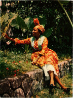 CPM Jeune Fille En Costume Local Et Flore Tropicale GUADELOUPE (839335) - Autres & Non Classés