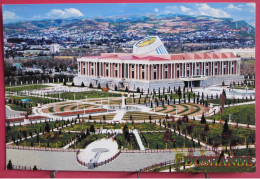 Visuel Très Peu Courant - Tadjikistan - Dushanbe - Bâtiments Du Musée National - R/verso - Tajikistan