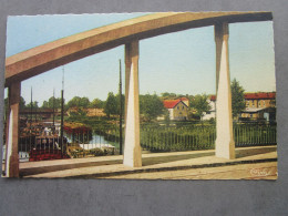 CP 59 Nord CONDE Sur L'ESCAUT - La Ville Vue Sur Le Pont De La Renaissance Le Port Des Péniches Timbrée 1962 - Conde Sur Escaut