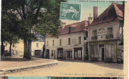 37. GENILLE. CPA COULEUR FACON TOILEE ET VERNIE.PLACE DE L'EGLISE. " HOTEL DE LA PLACE " .ANNEE 1909 + TEXTE - Genillé