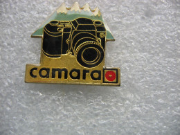 Pin's D'un Appareil Photo De Marque Camara - Photography