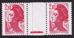 FRANCE 1984 Yvert N° 2319 Liberté 2,10 Rouge Avec REPÈRE ÉLECTRONIQUE Rouge Reconstitué Avec 2 Timbres De Carnet - Storia Postale