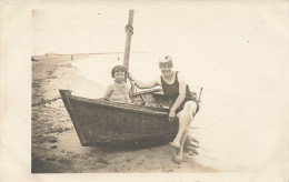 Mode Bains * Carte Photo * Enfant , Barque Bateau , Baigneuse En Maillot De Bain * Femme Baigneuses - Fashion