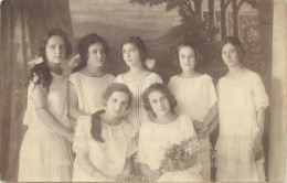 Elegant Young Ladies White Dress Group Photo Real Photography - Noces