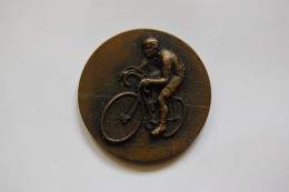 CYCLISME -- > MAGNIFIQUE MEDAILLE Pour P.P. DESSEIGNE - Gravure Vano En Relief - Vélo Bicyclette - Cyclisme