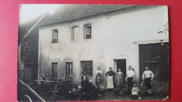 Carte Photo Moselle , Maison De Village Avec La Famille - Other & Unclassified