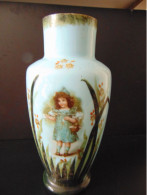 Vase En Opaline, Fleurs Et Feuilles Peintes à La Main, Décalcomanie Enfant Et Panier - Vases