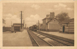 Cpa QUESTEMBERT 56 Le Train Express De Nantes Arrivant En Gare - Questembert