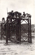 MILITARIA - Armée Belge - Construction D'un élément De Pont - Carte Postale Ancienne - Manovre