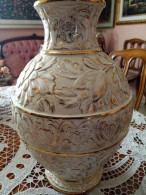 Bellissimo Vaso In Ceramica - Colonnata, Sesto Fiorentino, Con Motivi Floreali A Rilievo In Oro . - Non Classés