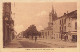 Feurs * La Place Du Forum Et Rue De La Loire * Commerces Magasins - Feurs