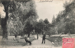 Vichy * Un Coin Du Nouveau Parc * Le Gardien ? - Vichy