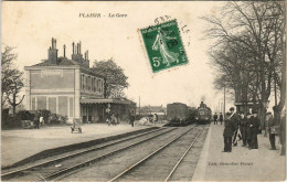 CPA PLAISIR La Gare LOCOMOTIVE (809892) - Plaisir