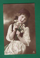 XA1395 JEUNE FILLE  FILLETTE , ENFANT, GIRL , BEAUTIFUL CANDICE ASHTON WITH FLOWERS GYPSY LOOK RPPC - Portraits