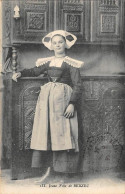 Beuzec-Conq        29       Costumes Bretons. Jeune Fille De Beuzec   (voir Scan) - Beuzec-Cap-Sizun