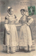 Briec         29       Jeunes Filles En Costumes Des Grandes Fêtes  - 2 Cartes Dont Une Avec Trou D'album    (voir Scan) - Otros & Sin Clasificación