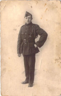 MILITARIA - Photographie - Homme - Militaire - Uniforme - Carte Postale Ancienne - Autres & Non Classés