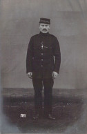 MILITARIA - Photographie - Homme - Militaire - Uniforme - Carte Postale Ancienne - Autres & Non Classés