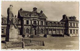 PAVILLY : La Mairie - Monument Aux Morts - Caisse D'Epargne  -  Ecole - Pavilly