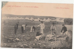 CAMP DU LARZAC (Aveyron)  CPA-LE CAMP DU LARZAC LA CORVEE DE CAILLOUX-Circulée-1905-Cachet De "LA CAVALERIE" - Other & Unclassified