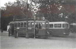 LYON - Tramway , Ligne N°4, Photo Années 50 Format Carte Ancienne. - Strassenbahnen