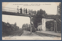 ASTAFFORT - La Passerelle - Arrivée D'un Train En Gare - Astaffort