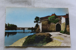 Cpsm, Availles Limouzine, La Porte De Ville Sur La Vienne Et Le Nouveau Pont, Vienne 86 - Availles Limouzine