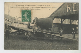 AVIATION - Aérodrome De TOUSSUS LE NOBLE - Appareil ROBERT ESNAULT PELTERIE Piloté Par M. MARIE - Sortie Du Hangar - Toussus Le Noble