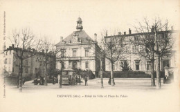 Trévoux * Place Du Palais Et Hôtel De Ville * Boulangerie Restaurant * Villageois - Trévoux