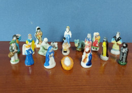 Lot De 18 Fèves Anciennes SANTONS Pour Crèche - Fait Main - Année 1985-1990 - Olds