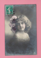 XA1400 JEUNE FILLE  FILLETTE , ENFANT, GIRL , FAMOUS GRETE REINWALD PINK FLOWER HAIR DECORATION RPPC - Portraits