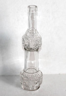 JOLIE ANCIENNE CARAFE BOUTEILLE EN VERRE MOULÉ, MOTIF EN RELIEF - VINTAGE H:26cm / ART DE LA TABLE (2501.4) - Karaf