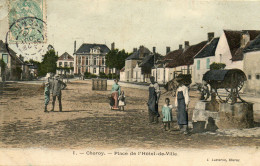 - CHEROY (89) -  La Place De L'Hôtel De Ville  (bien Animée, Puits, En Couleurs)   -25412- - Cheroy