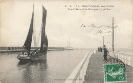 Boulogne Sur Mer * Les Jetées Et La Barque De Pêche - Boulogne Sur Mer
