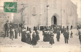 Ouessant * Place De L'église Et Sortie De La Messe - Ouessant