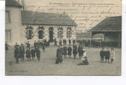 CPA -  BELLEGARDE - ECOLE DE GARÇONS - LES JEUX PENDANT LA RECRÉATION - - Bellegarde