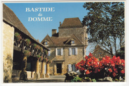 Bastide De Domme - La Halle Et La Maison Des Gouverneurs - (France) - Domme