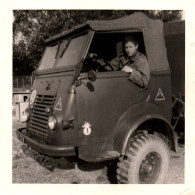 Militaria - Photo Ancienne - Camion Militaire De Marque RENAULT Goélette 4x4 - Militaire - Vrachtwagens En LGV