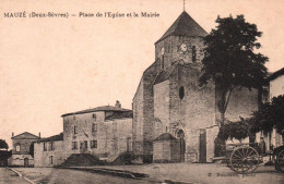 Mauzé - Place De L'église Et La Mairie - Mauze Sur Le Mignon