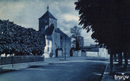 Mauzé - La Place De L'église - Mauze Sur Le Mignon