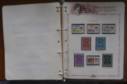 Silver Jubilee  1977  Complete With Miniature Sheets Excluding  Bermuda Unmountrd Mint  Cat Value £150.00 Plus - Collections (en Albums)