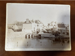 Chateaubraint * RARE Photo Ancienne Albuminée Circa 1860/1885 * P. MARTIN Peintre * Entrée Village Lavoir 17.5x13cm - Châteaubriant