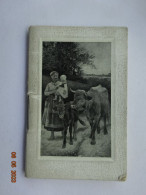 CALENDRIER 1910 PAYSANNE SON ENFANT ET VACHE AVEC SON VEAU - Small : 1901-20