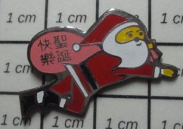 SP13 Pin's Pins / Beau Et Rare /  NOEL / PERE NOEL VOLANT ASIATIQUE - Natale