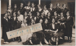 AUBENAS - Un Groupe De Femmes Qui Pose En 1932 ( Carte Photo ) - Aubenas