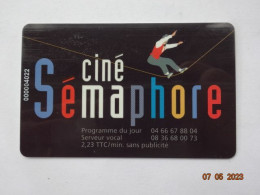 CINECARTE CARTE CINEMA CINE CARD BANDE MAGNETIQUE  CINEMA LE SEMAPHORE NIMES 30 GARD VERSO BLEU - Entradas De Cine