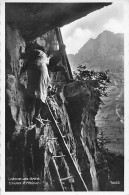 Loèche-Les-Bains, Echelles D'Albinen - Femme, Montagnard, Falaise Vertigineuse -Valais Suisse - Loèche