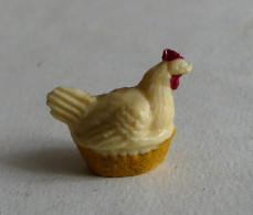 FIGURINE Clairet  ? - ANIMAUX ANIMAL DE LA FERME - POULE QUI COUVE DANS UN PANIER Pas STARLUX - Altri & Non Classificati