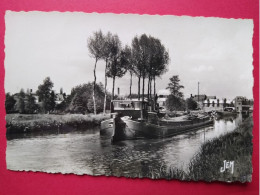 59 - Landrecies - La Sambre Avant L'Ecluse ( Péniche Au Niveau De L'écluse ) - Landrecies